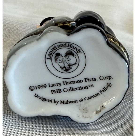Laurel & Hardy Porcelain‎ Trinket Box W/ Hat And Marbles 1999 - Picture 6 of 8